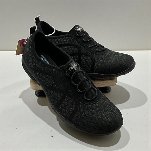 Skechers Breathe Easy Infi-Knity Slip-on sneaker women’s NWT SIZE 10 - Picture 3 of 5